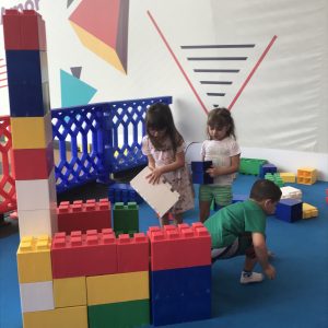 Juju e Lulu no Lego Gigante - Caminhos da Lapa