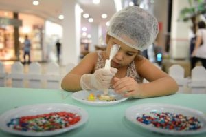 screenshot: Crianças tornam-se confeiteiros no Mooca Plaza Shopping