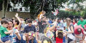 screenshot: Bloquinho Fraldinhas e Alfinetes faz a folia em Moema