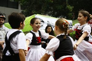 screenshot: Festa alemã que acontece nas ruas do Brooklin tem entretenimento para toda família