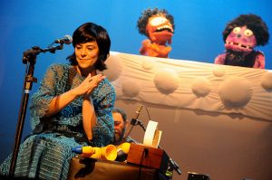 screenshot: Já viu o show do Pato Fu para crianças? Nós já e adoramos!