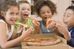 screenshot: Sacada Pizzaria, na Mooca, oferece espaço kids com muita diversão para as crianças