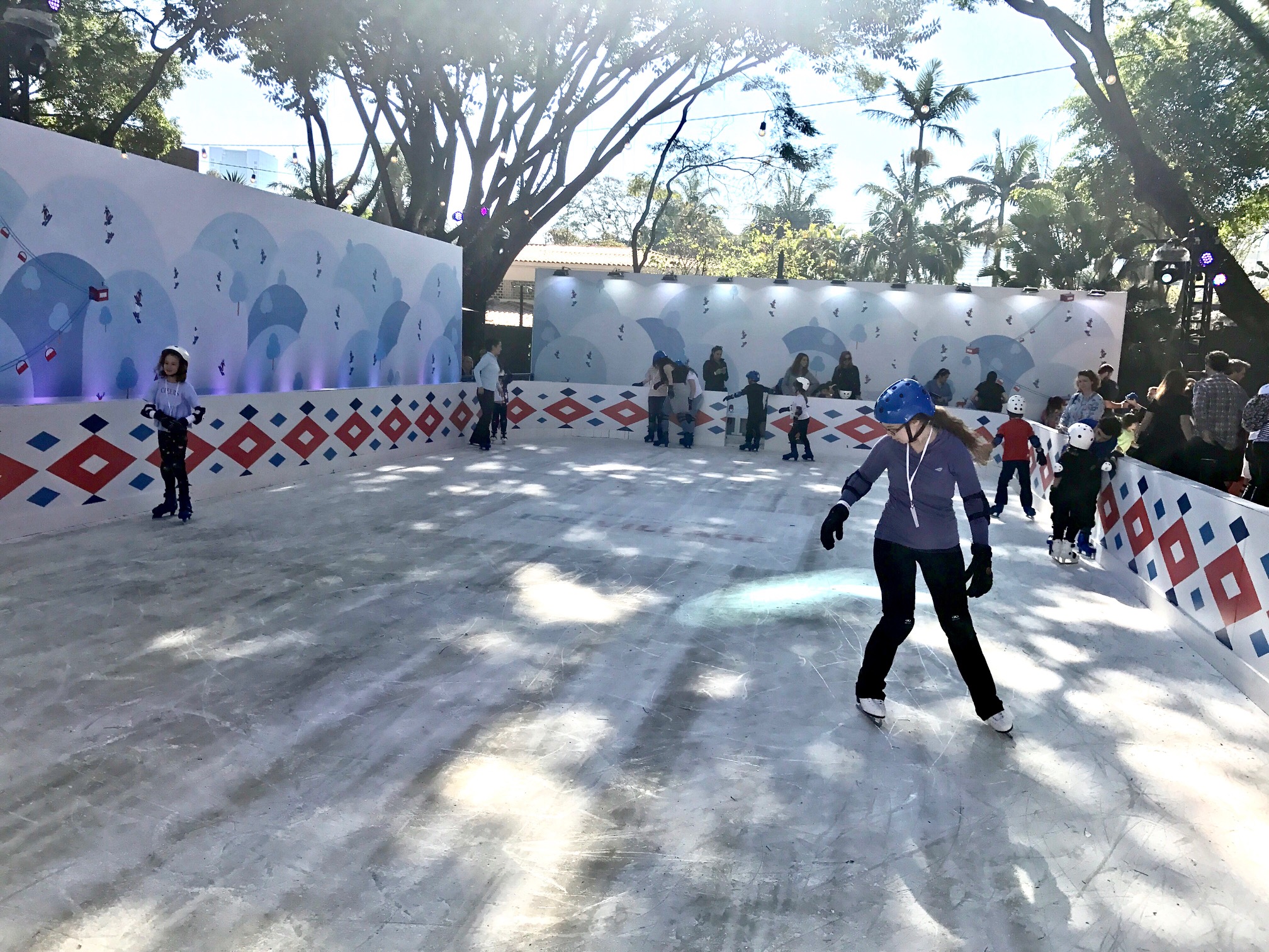 Pista de patinação no gelo do Iguatemi São Paulo está linda! Saiba como foi a nossa experiência Pista de patinação no gelo do Iguatemi São Paulo está linda! Saiba como foi a nossa experiência