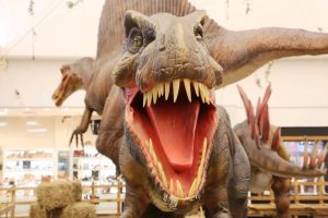 screenshot: Dinossauros invadem o Shopping Taboão em exposição gratuita
