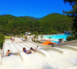 screenshot: Parque Aquático em SP! Veja 4 opções de hospedagem para quem visita o Magic City