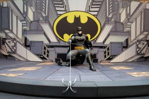 screenshot: Parque do Batman com Batcaverna, mini-batmóveis e Garra Gigante do Coringa no Iguatemi Alphaville