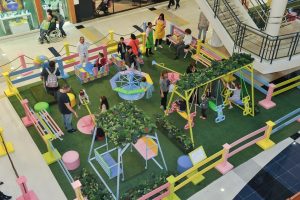 screenshot: Para brincar: Parque das Cores, por Cecília Dale, tem atrações coloridas para o público infantil no Shopping VillaLobos