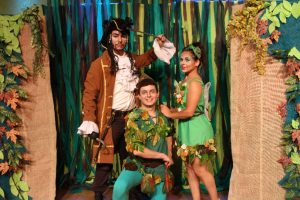 screenshot: Peter Pan e Sininho no teatro do Golden Square Shopping com entrada gratuita