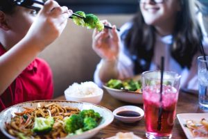 screenshot: P.F. Chang’s e Kumon promovem refeição grátis e espaço kids durante as férias