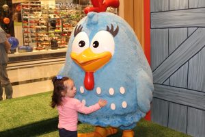 screenshot: Galinha Pintadinha no Central Plaza Shopping com atividades gratuitas para a criançada