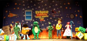 screenshot: Musical do Toy Story encanta crianças e adultos no Teatro Bibi Ferreira