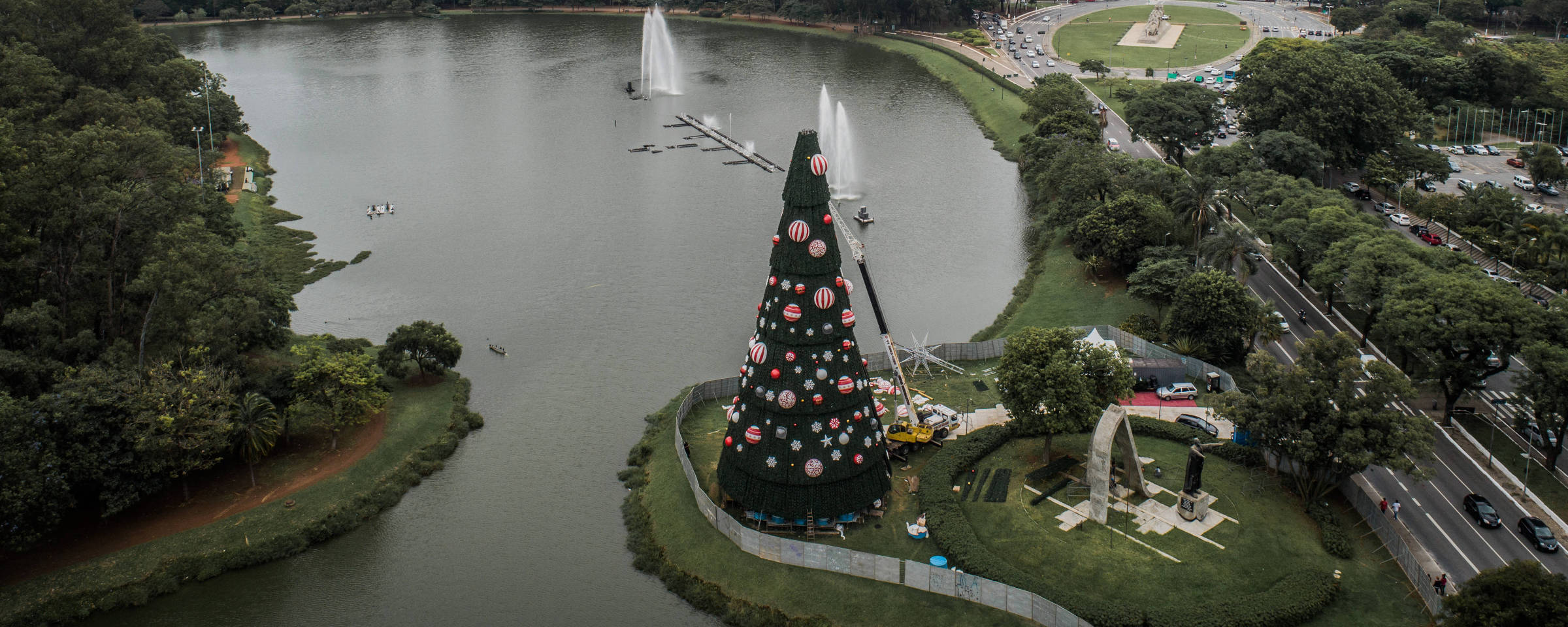 Árvore de Natal do Ibirapuera agora no parque Villa-Lobos