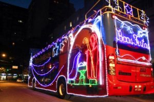 screenshot: GRATUITO! Ônibus, trem e metrô iluminados e decorados de Natal começam a circular em SP