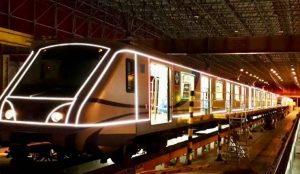 screenshot: Metrô de São Paulo estiliza trem com luzes de led para o Natal