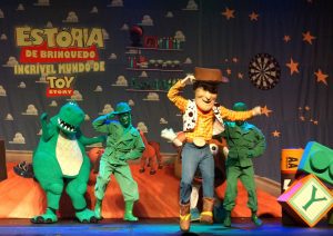 screenshot: Espetáculo do Toy Story encanta crianças e adultos no Teatro BTC e tem desconto no Passeios Kids