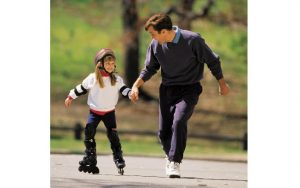 screenshot: Em ação do Sesc Avenida Paulista, crianças e suas famílias podem patinar pela Avenida Paulista, curtir a pista de patinação artística e aprender com medalhista Marcel Stürmer