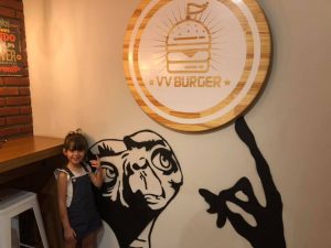 screenshot: VV Burger: Vila Maria ganha lanchonete Anos 80