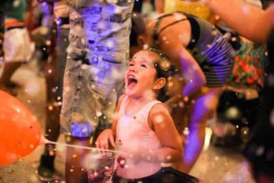 screenshot: Bailinho de Carnaval Dente de Leite, em Guarulhos, tem brinquedos infláveis, recreação e música ao vivo