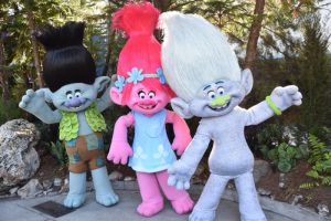 screenshot: Universal Studios de Orlando tem um troll pelado que solta pum de glitter