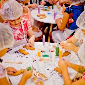 screenshot: Mini-chefs em ação! Biscoitê promove Oficinas de Páscoa em Abril para divertir a garotada