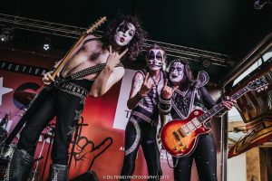 screenshot: Festival de Rock para Crianças com shows gratuitos do Kiss, Coldplay, Queen, Guns e Beatles