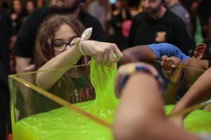 screenshot: EU QUERO! Shopping Pátio Paulista traz piscina de slime. E o melhor? É Gratuito!