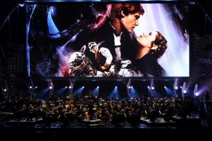 screenshot: Star Wars in Concert une cinema em tela gigante e orquestra ao vivo