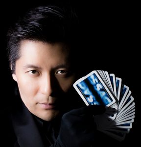 screenshot: Desconto! Ilusionista Issao Imamura apresenta espetáculo para toda a família no Teatro Shopping Frei Caneca
