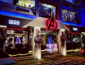 screenshot: SUCESSO! Exposição Avengers em São Paulo: “Avengers: EndGame Expo” reúne estátuas em miniatura e em tamanho real dos personagens de Vingadores Ultimato, além de holografias e projeções 3D
