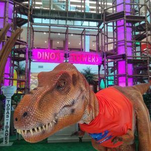 screenshot: Parque Dino’s Towers: dinossauros mergulham na piscina de bolinhas e diverte as crianças no Santana Parque Shopping