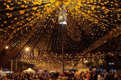 screenshot: Festa Julina no Clube Esperia traz shows, brincadeiras juninas e brinquedos infláveis para toda família