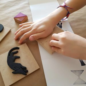 screenshot: Com Oficina Infantil de Carimbos e Narrativas Gráficas e exposição “Vozes do Livro”, Casa Museu Ema Klabin tem programação especial para toda a família