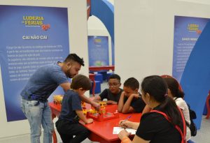screenshot: Slimes, oficinas e jogos gratuitos animam as férias escolares no Raposo Shopping.
