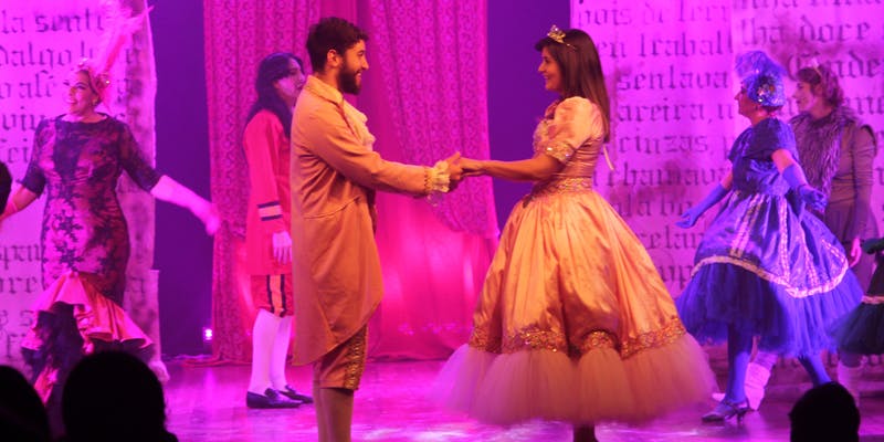 Teatro com desconto! “Simplesmente Cinderella” promete encantar a garotada no Festival de Férias do Teatro Folha em Julho