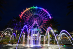 screenshot: Vai para Orlando? ICON Park™ agita as noites da cidade com sua roda-gigante, restaurantes e lojas