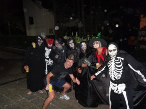 screenshot: Halloween na Marina Confiança: dos tradicionais “doces ou travessuras” a diversão é garantida para todas as idades com direto a fantasias horripilantes!