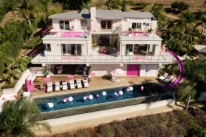 screenshot: Barbie se torna anfitriã do Airbnb com a sua Casa dos Sonhos em Malibu