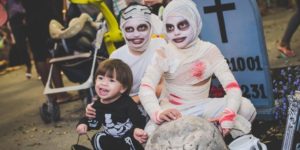 screenshot: Desconto: desfile de fantasias, bailinho e shows infantis esperam a garotada no Hallowen fora de época do Brazuca Beer