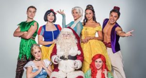 screenshot: Papai Noel, príncipes e princesas esperam os pequenos no musical “Natal no Mundo Encantado”, no Espaço Ao Cubo