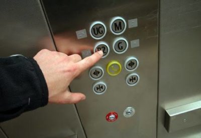 screenshot: Coronavírus: Ministério da Saúde alerta sobre os cuidados no elevador