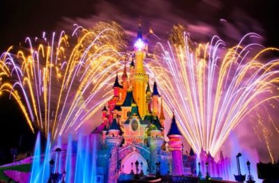 screenshot: Mais uma sexta mágica! Chegou a vez da Disney Paris mostrar sua queima de fogos