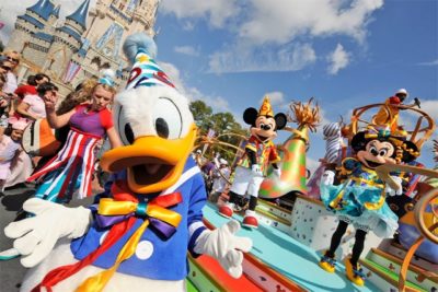 screenshot: Disney Momentos Mágicos: experiências fantásticas como passeios por atrações, shows e atividades na internet