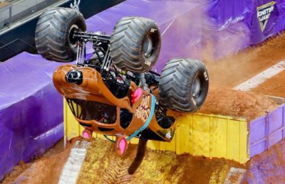 screenshot: Gosta de emoção? Curtir os vídeos do Monster Jam no YouTube é uma ótima pedida na quarentena