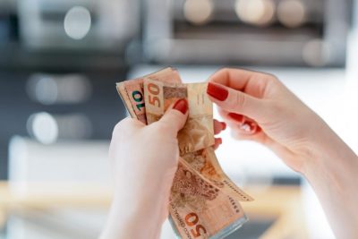 screenshot: Saiba como mães e chefes de família podem receber auxílio de R$ 1.200 do governo durante pandemia