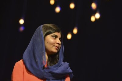screenshot: Espetáculo que conta a vida de Malala será exibido no YouTube do Itaú Unibanco