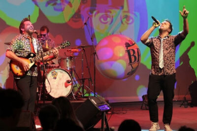 screenshot: Desconto! Beatles para Crianças faz show ao vivo no Tom Brasil Experience Drive-In