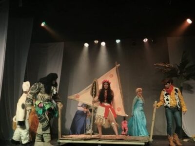 screenshot: Drive-In Arena Vibez recebe espetáculo com Moana, Maui, Elsa, Buzz e Woody