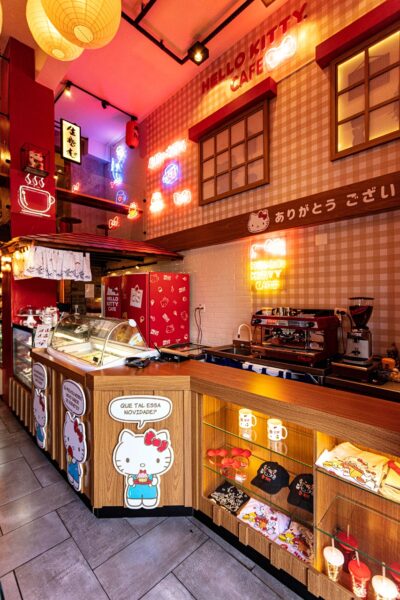 screenshot: Para tudo! Primeiro Café da Hello Kitty no Brasil é inaugurado em São Paulo