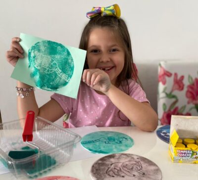 screenshot: Uma super dica de atividade em casa: oficinas de arte-educação da FibraLAB para a criançada