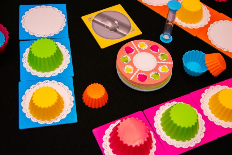 Galápagos anuncia lançamento do jogo de tabuleiro Cupcake Academy